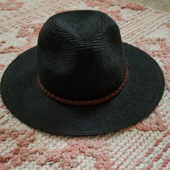 Black hat - Picture 2 of 2